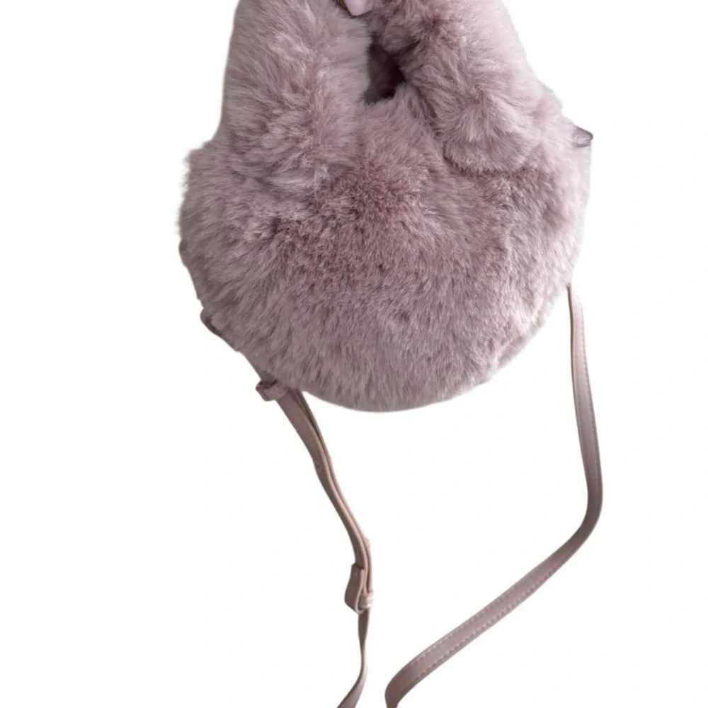 NWOT Zara furry should bag for girls